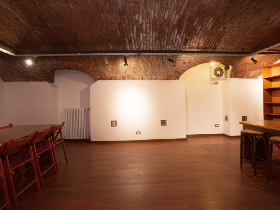Temporary Shop è una location per eventi, mostre di quadri e opere d'Arte moderna e contemporanea